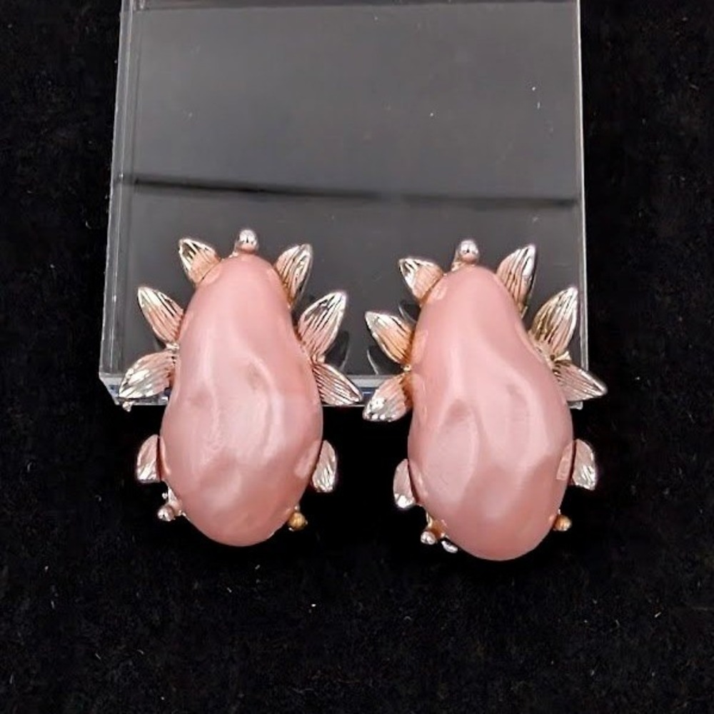 Vintage BSK Pink Thermoset Cabochon Clip On Earrings Silver‎ Tone MCM